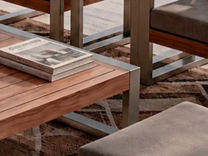 Detalle del ensamble en aluminio y madera teca (Aluteca) de una mesa de centro de la Colección Japón
