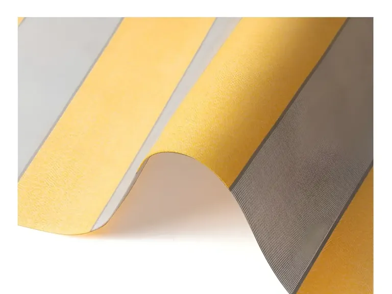 Detalle de pliegue y textura de una lona acrílica para toldos, en amarillo y gris