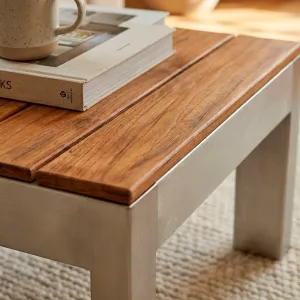 Detalle del ensamble de la Mesa Auxiliar Montecarlo