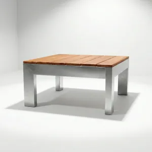 Mesa Auxiliar Montecarlo en madera teca, vista lateral sobre fondo blanco de estudio