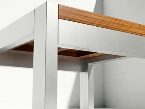 Detalle del tablero en aluminio y teca de la Mesa Auxiliar Sakata Aluteca