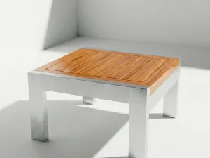 Mesa auxiliar Sakata Aluteca en aluminio y teca, vista lateral sobre fondo blanco de estudio