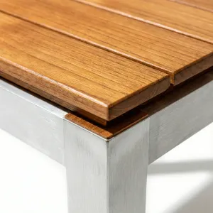Detalle del tablero en madera teca de la Mesa Bar Montecarlo Aluteca