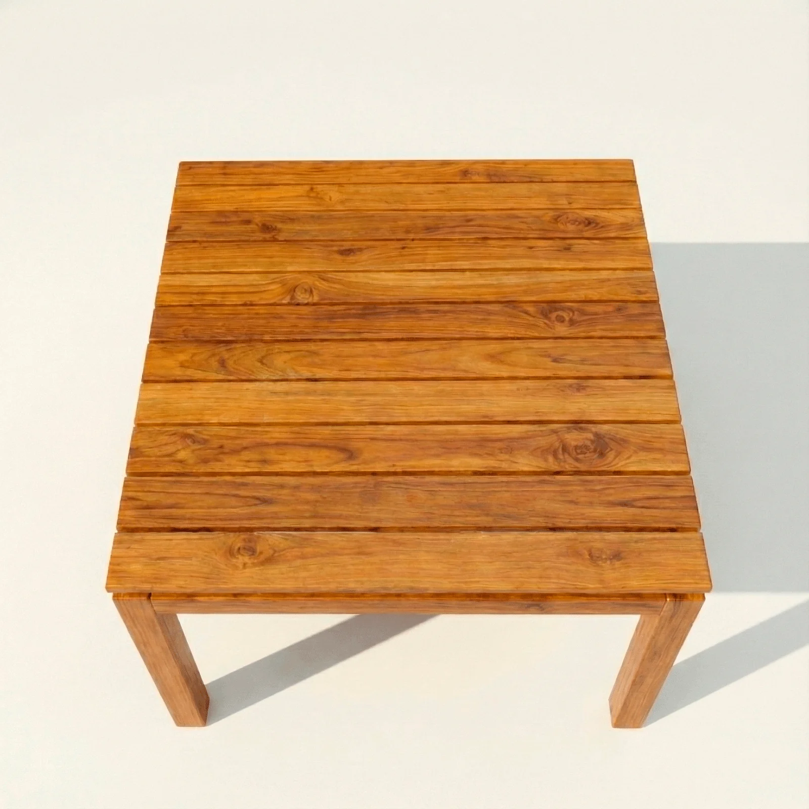 Mesa Cuadrada Alpes en madera teca, vista frontal en fondo blanco de estudio