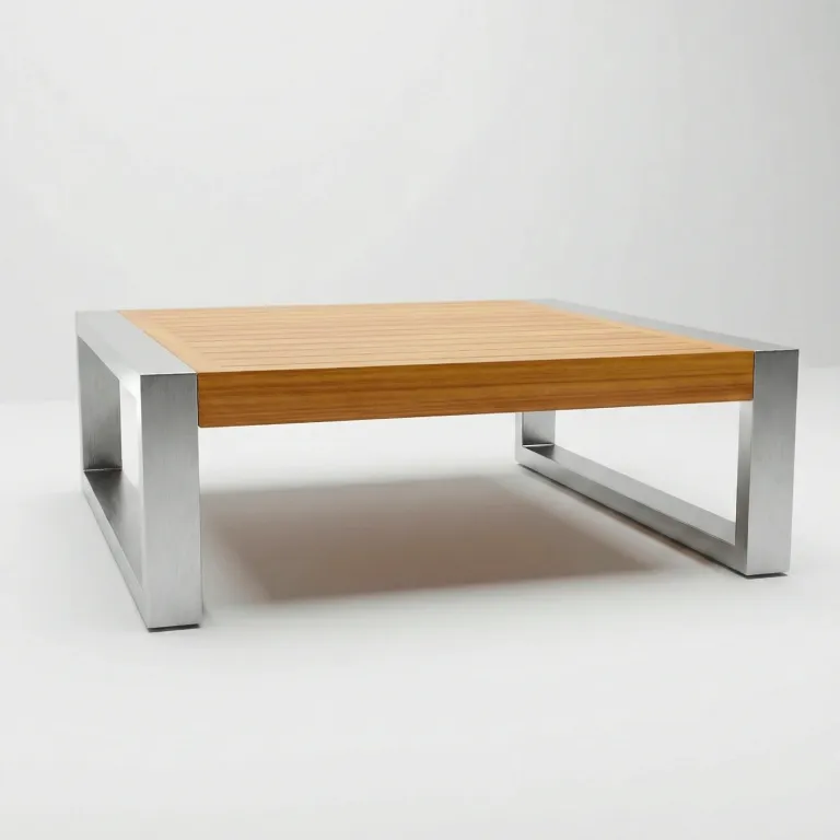Mesa de Centro Japón Aluteca en aluminio y teca, vista frontal en fondo blanco de estudio