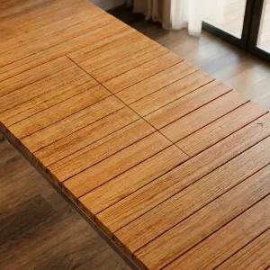Detalle del ensamble en aluminio de la Mesa Rectangular Alpes Aluteca