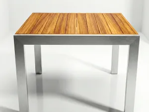 Mesa Sappai Aluteca en aluminio y teca, vista lateral sobre fondo blanco de estudio