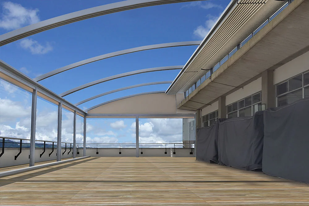 Pérgola retráctil PergoDom abierta sobre un salón de rooftop, con el arco recogido y el cielo a la vista, Bogotá