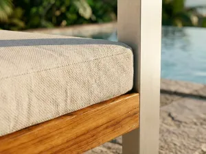 Detalle del ensamble en aluminio y teca de la Poltrona Japón Aluteca