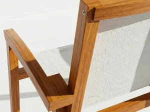 Detalle del respaldo en malla técnica de la Silla Apilable Tokio