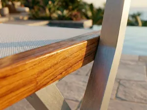 Detalle del ensamble en madera teca de la Silla Plegable Kioto Malla Aluteca