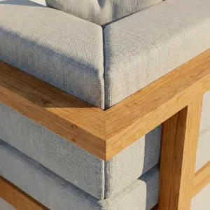 Detalle del ensamble en madera teca del Sofá Montecarlo