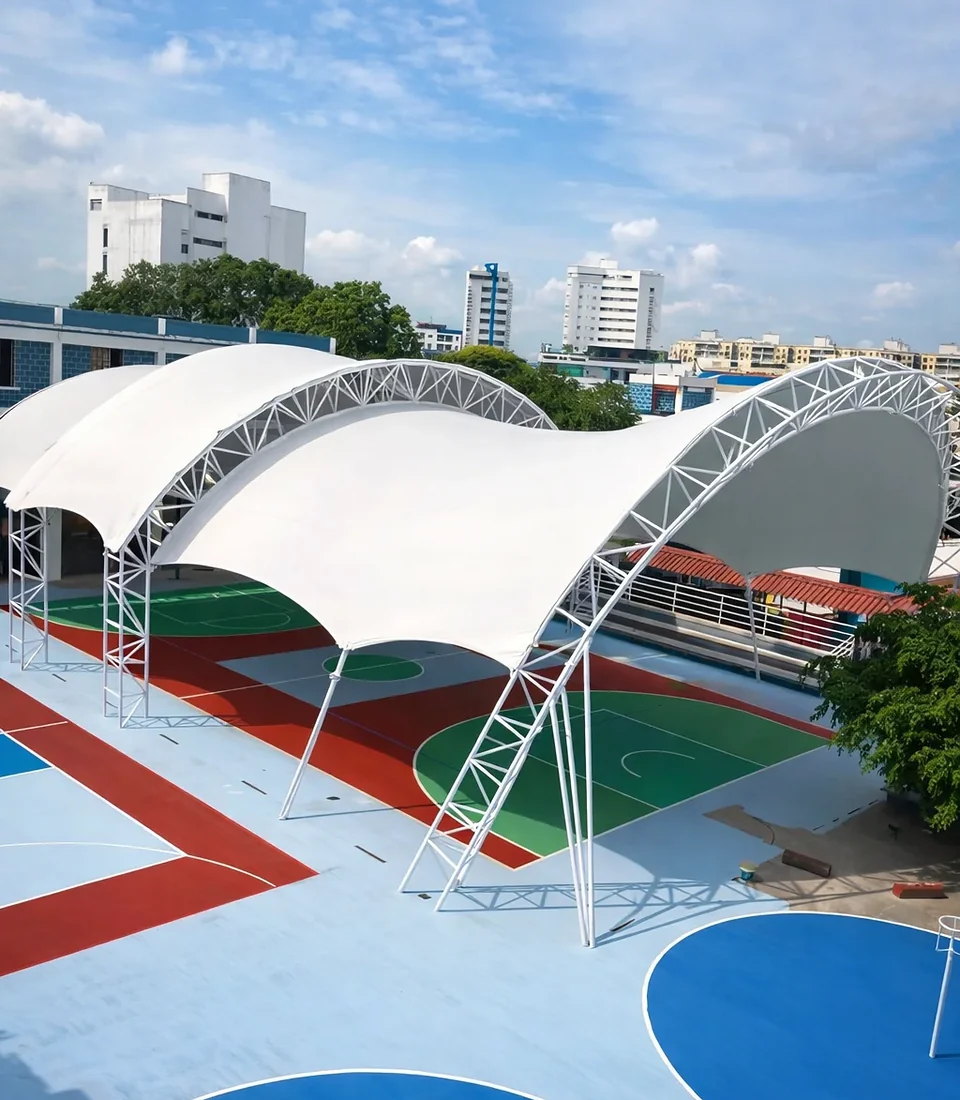 Tensoestructura de membrana tensada en colegio de Cartagena