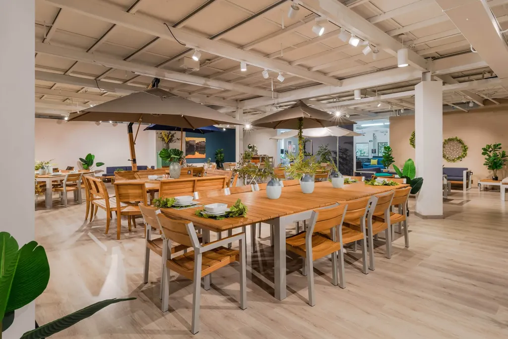Piezas de madera teca fabricadas para las Tiendas M&A