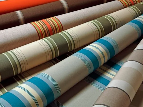 Rollos de lona acrílica Dickson en distintos colores y tramas, el tejido con el que se fabrican los toldos fijos