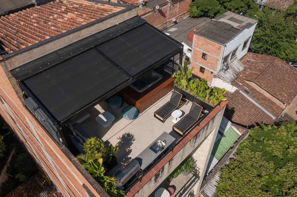 Edificio Atico II Parasoles Tropicales — Pérgolas en Colombia: 7 razones poderosas para transformar tus proyectos exteriores