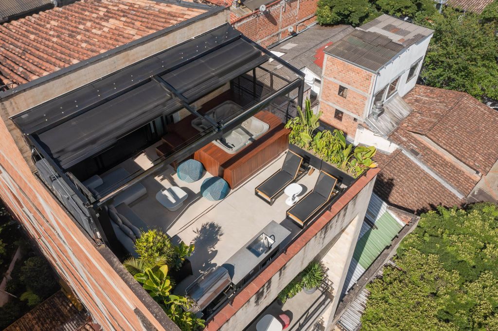 Edificio Atico II Parasoles Tropicales — Pérgolas en Colombia: 7 razones poderosas para transformar tus proyectos exteriores