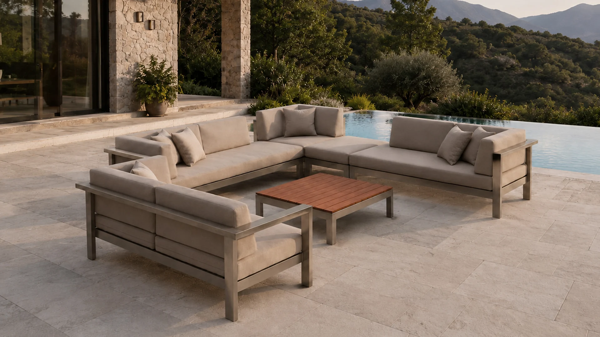 Sala de exterior de la Colección Francia en una terraza junto a la piscina, con las montañas al fondo