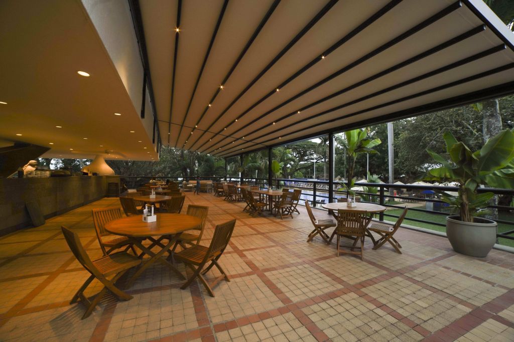 Pergola Comercial — ¿Por qué invertir en una Pérgola Retráctil?