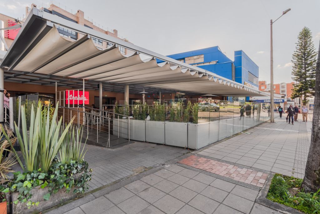 Pergola Comercial — ¿Por qué invertir en una Pérgola Retráctil?