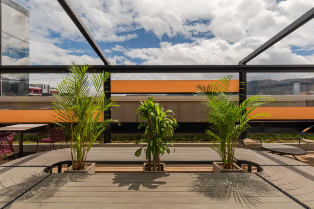 Pérgola retráctil PergoTek La Roche, vista 02