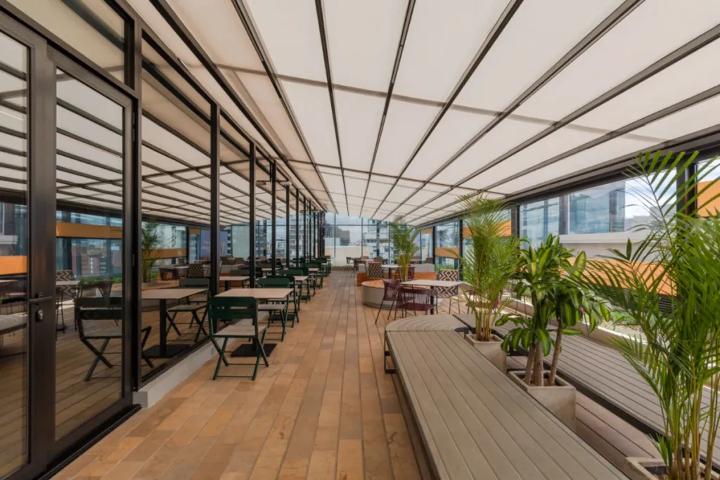 Pérgola retráctil PergoTek La Roche, vista 04