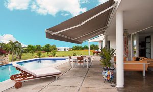 Toldos parasoles tropicales — Toldos modernos y prácticos para bares