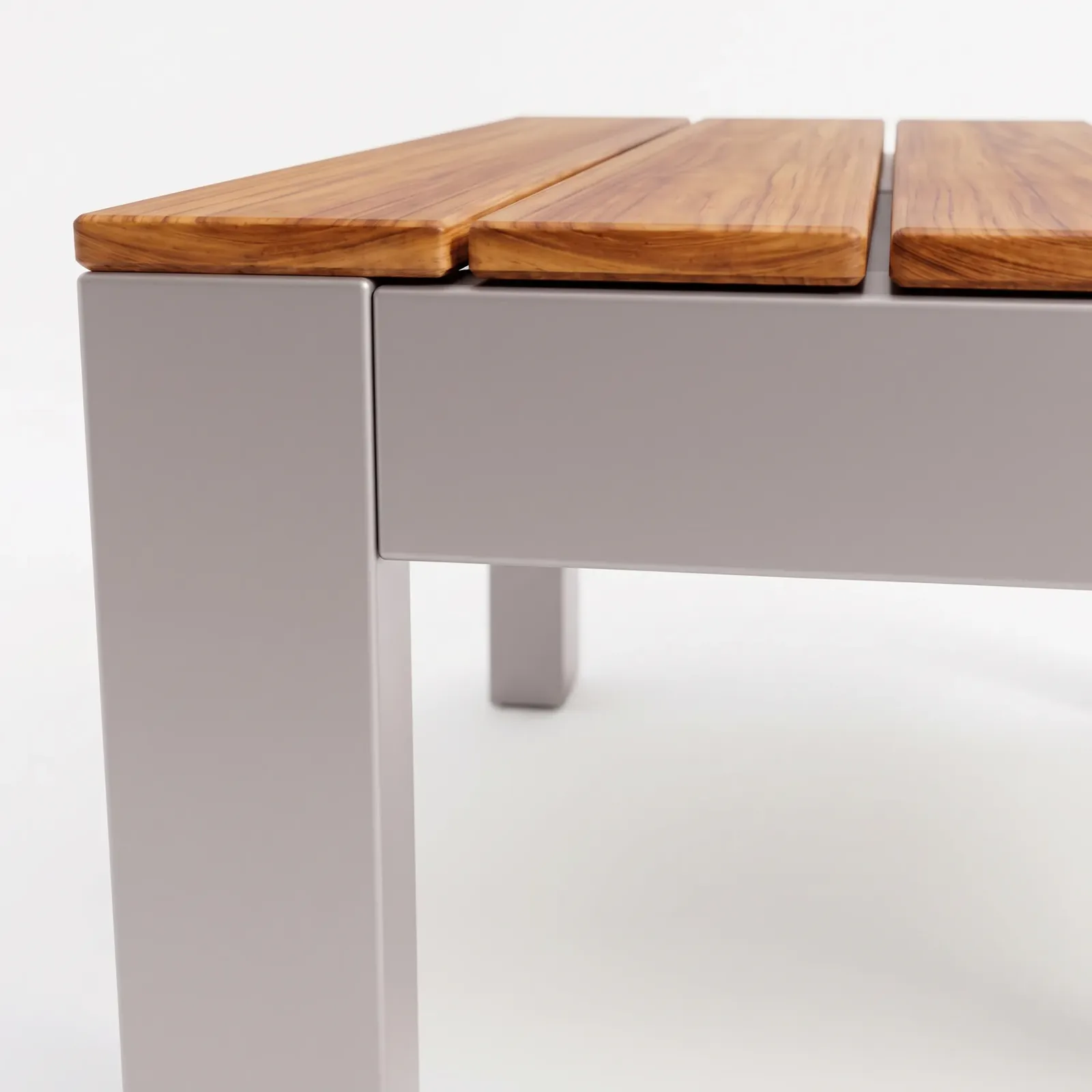 Mesa Auxiliar Montecarlo Aluteca, Colección Francia: detalle de materiales y ensambles