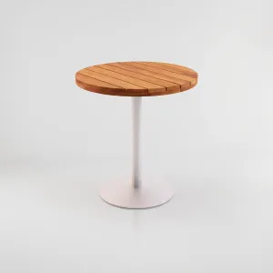 Mesa Bistro con base de aluminio: vista en estudio