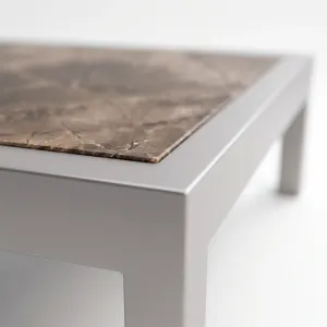 Mesa Centro Montecarlo Mármol Aluminio, Colección Francia: detalle del acabado