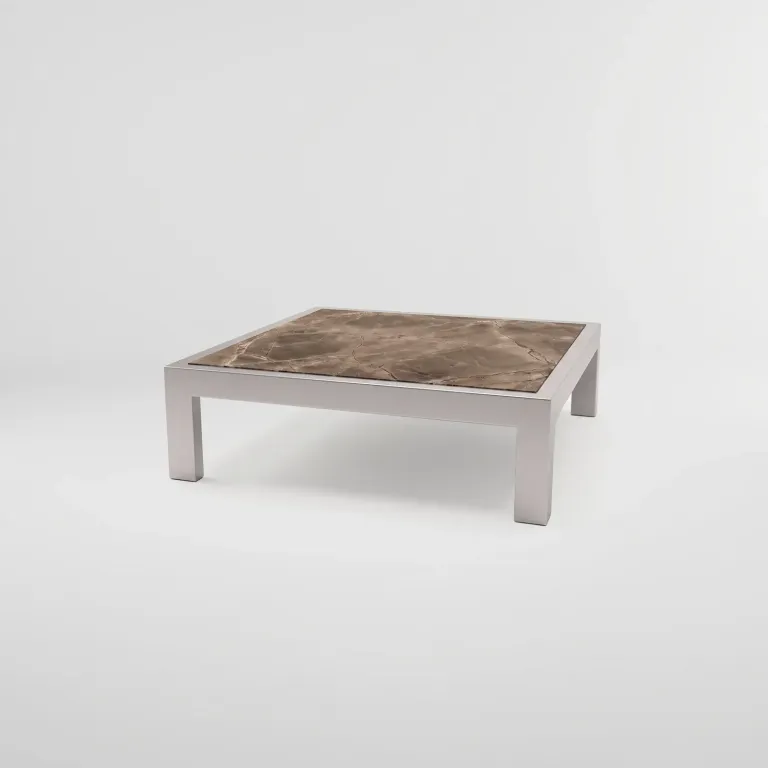 Mesa Centro Montecarlo Mármol Aluminio, Colección Francia: vista completa en estudio