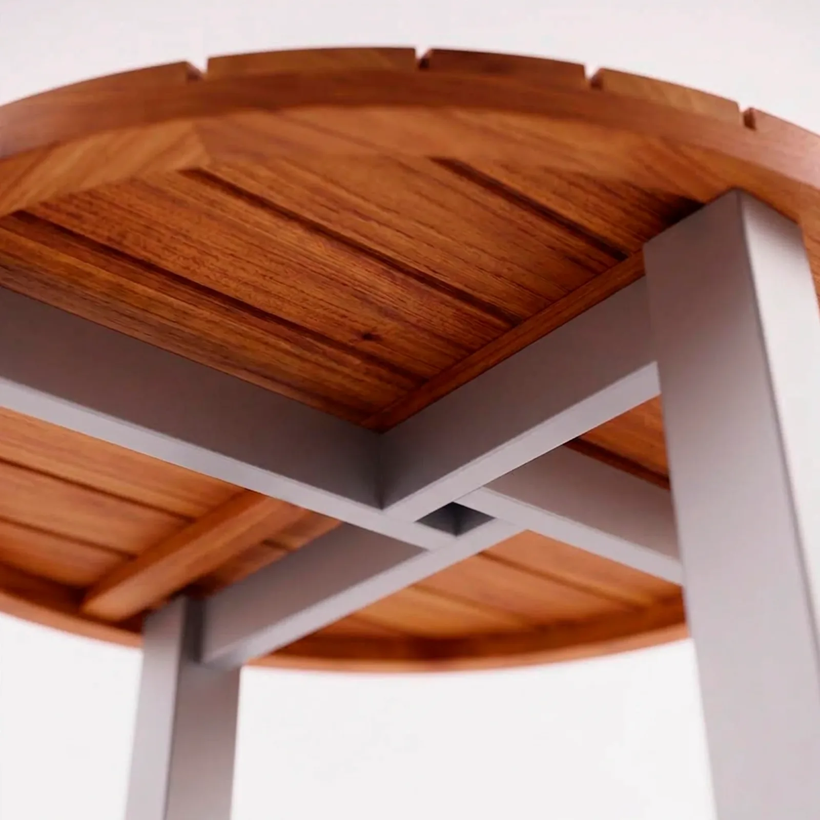 Mesa Circular Alpes Aluteca, Colección Francia: detalle de materiales y ensambles