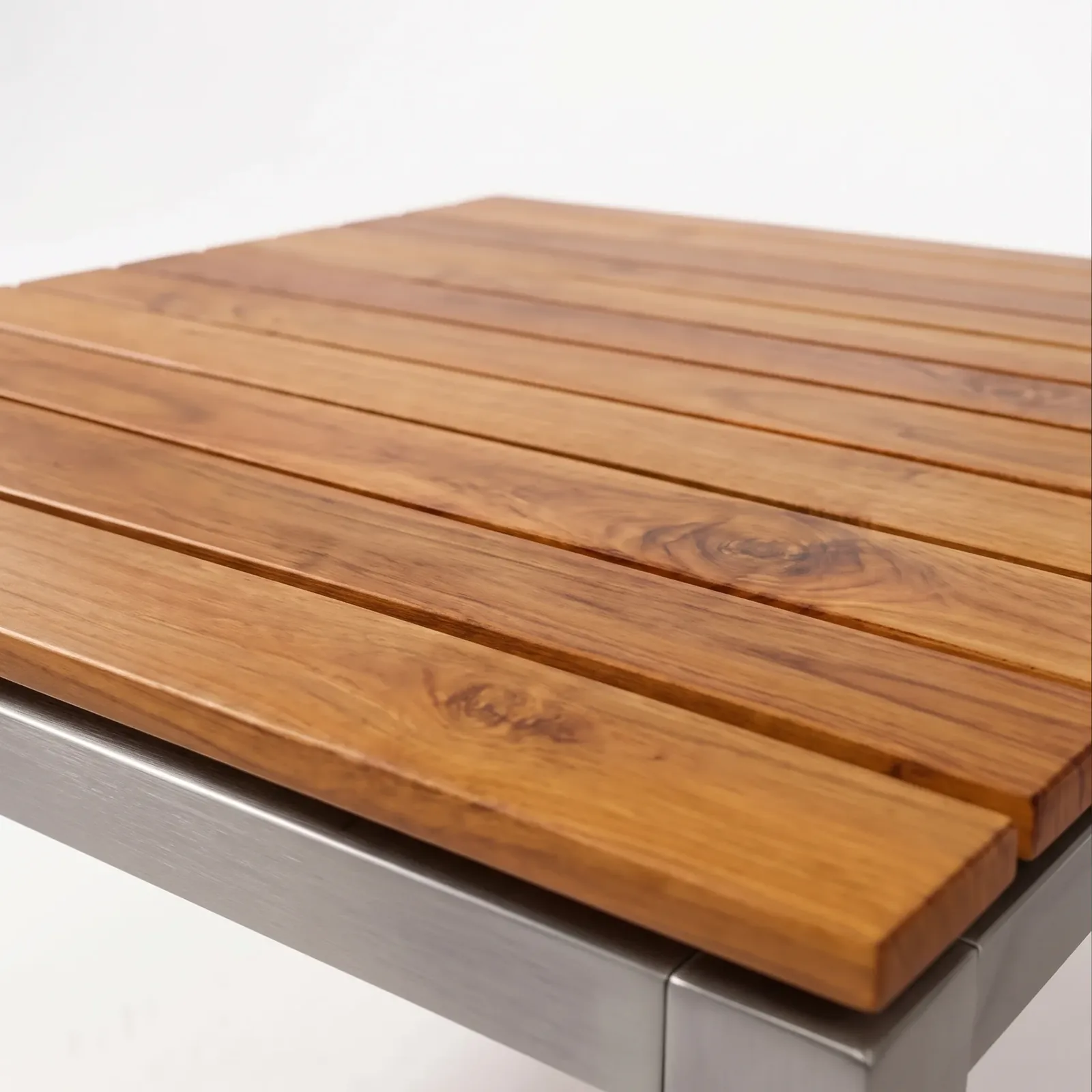 Mesa Cuadrada Alpes Aluteca, Colección Francia: detalle de materiales y ensambles