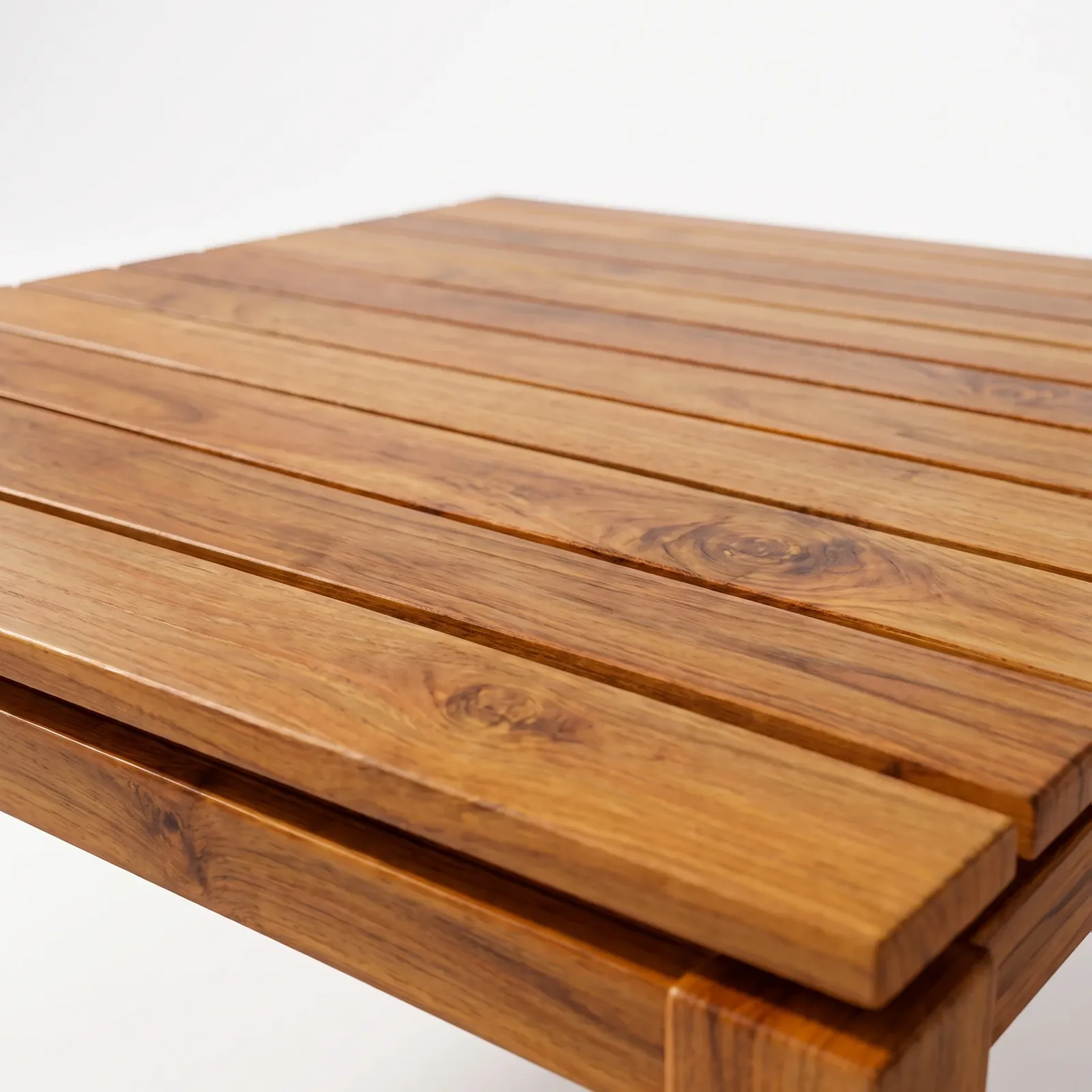 Mesa Cuadrada Alpes, Colección Francia: detalle de materiales y ensambles