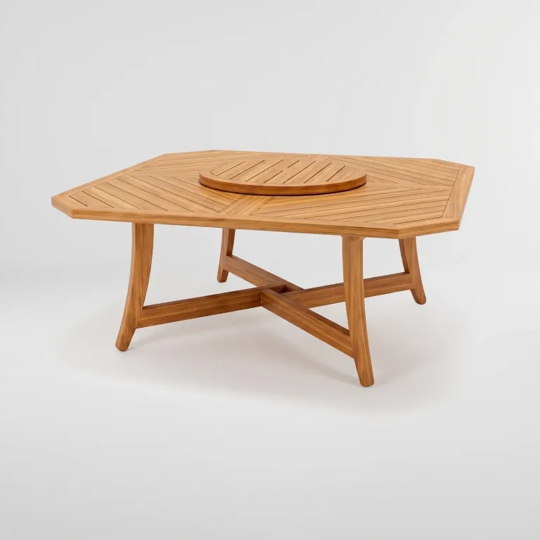 Mesa Tukan octogonal en madera teca, Colección Amazonas: vista completa en estudio
