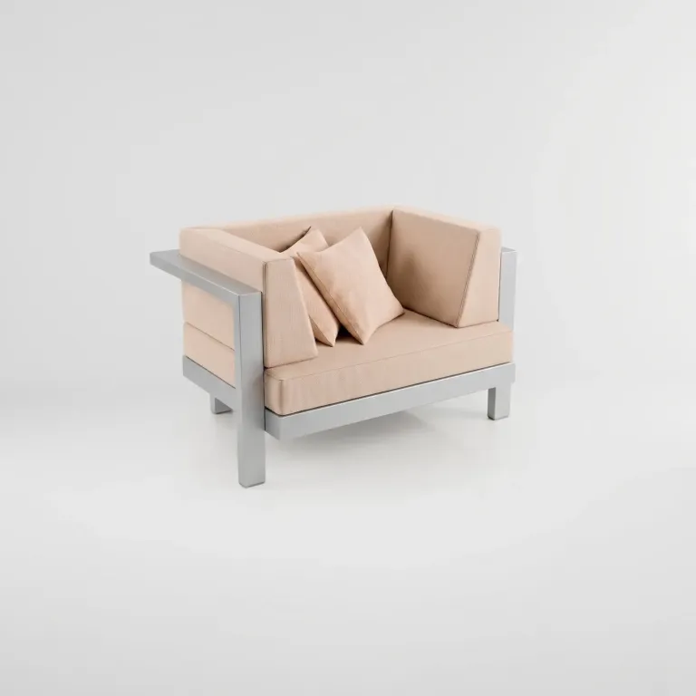 Poltrona Montecarlo Aluminio, Colección Francia: vista completa en estudio