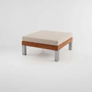 Pouf Montecarlo Aluteca, Colección Francia: vista completa desde otro ángulo