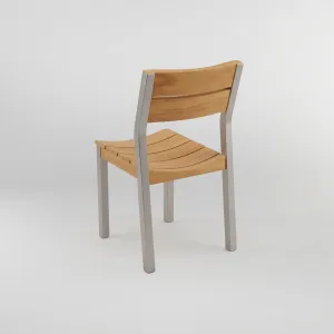 Silla Bretaña Aluteca sin Brazo, Colección Francia: vista completa desde otro ángulo