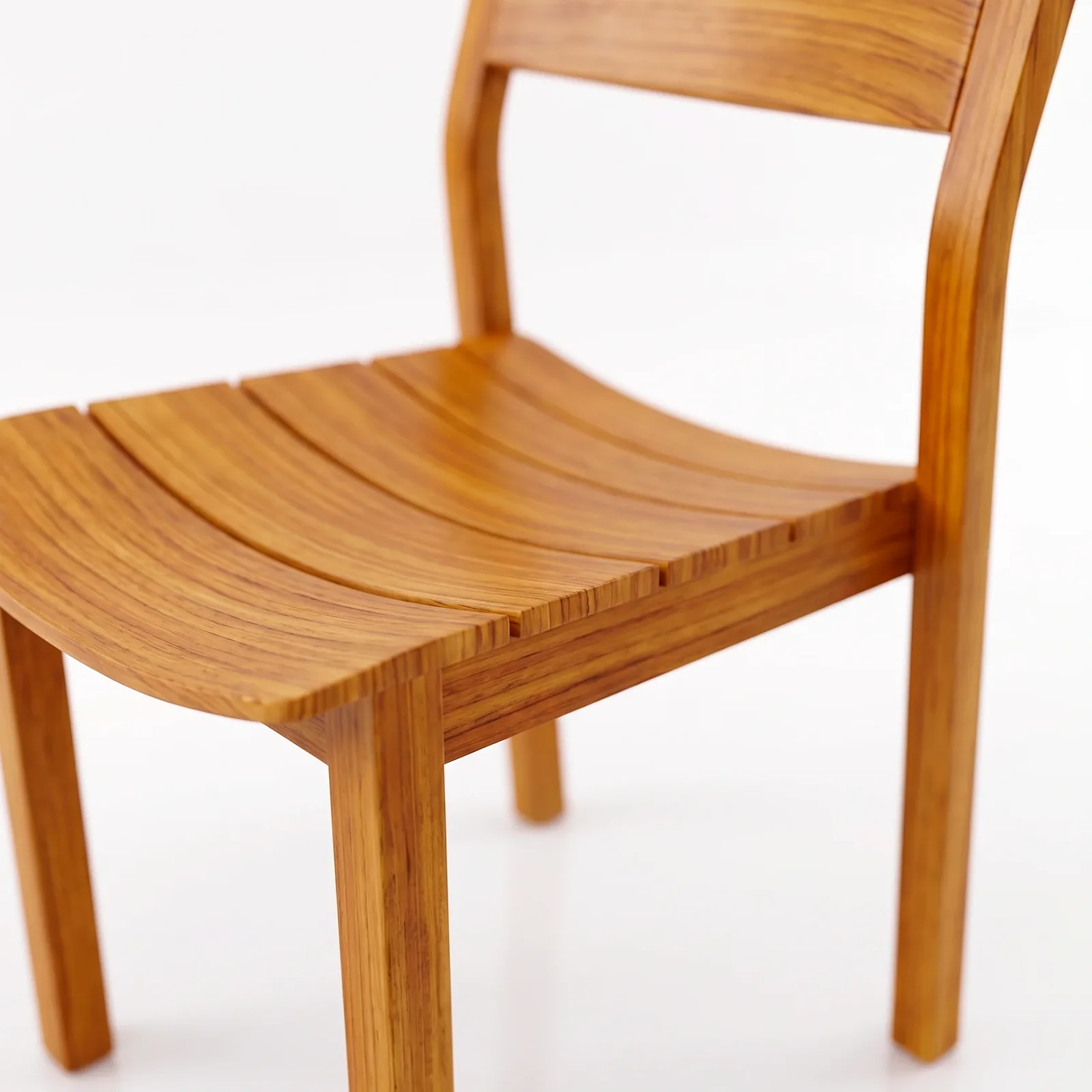 Silla Bretaña Teca sin Brazo, Colección Francia: detalle de materiales y ensambles