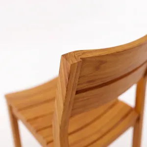 Silla Bretaña Teca sin Brazo, Colección Francia: detalle del acabado