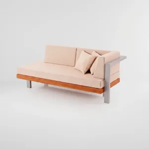 Sofá Montecarlo con brazo izquierdo en Aluteca, Colección Francia: vista en estudio