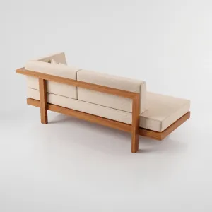 Sofá Montecarlo con brazo izquierdo en teca, Colección Francia: vista en estudio